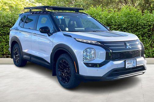 White Diamond With Black Roof 2026 Mitsubishi Outlander Trail Edition S-AWC