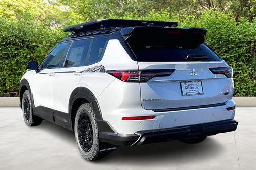 White Diamond With Black Roof 2026 Mitsubishi Outlander Trail Edition S-AWC