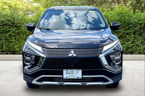 Labrador Black Pearl 2023 Mitsubishi Eclipse Cross SE