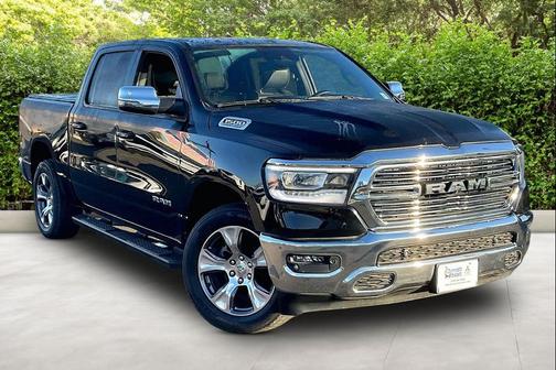 Diamond Black Crystal Pearlcoat 2023 RAM 1500 Laramie