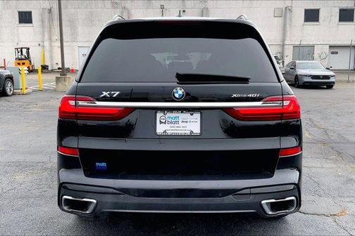 Black Sapphire Metallic 2022 BMW X7 xDrive40i