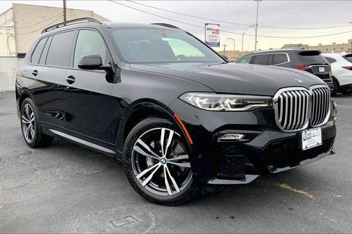 Black Sapphire Metallic 2022 BMW X7 xDrive40i
