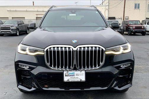 Black Sapphire Metallic 2022 BMW X7 xDrive40i