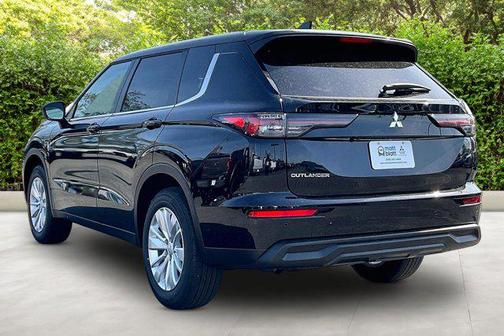 Labrador Black Pearl 2026 Mitsubishi Outlander ES 1.5T 2WD