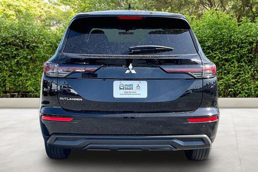 Labrador Black Pearl 2026 Mitsubishi Outlander ES 1.5T 2WD