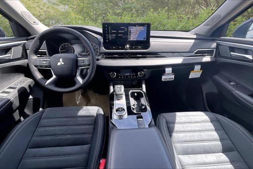 Graphite Gray 2026 Mitsubishi Outlander SE 1.5T 2WD