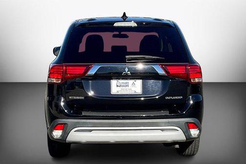 Labrador Black Metallic 2019 Mitsubishi Outlander ES