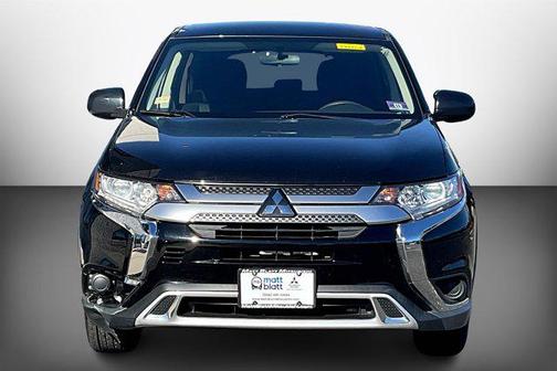 Labrador Black Metallic 2019 Mitsubishi Outlander ES