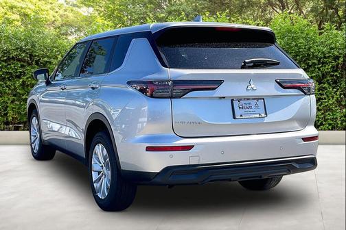 Alloy Silver Metallic 2026 Mitsubishi Outlander ES