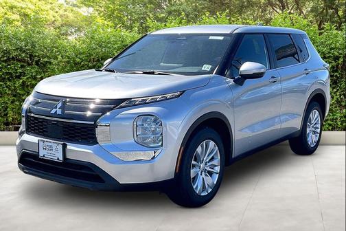 Alloy Silver Metallic 2026 Mitsubishi Outlander ES