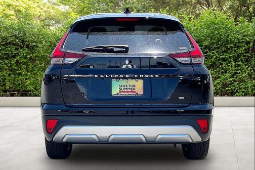 Labrador Black Pearl 2026 Mitsubishi Eclipse Cross SE