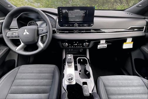 White Diamond 2026 Mitsubishi Outlander LE S-AWC