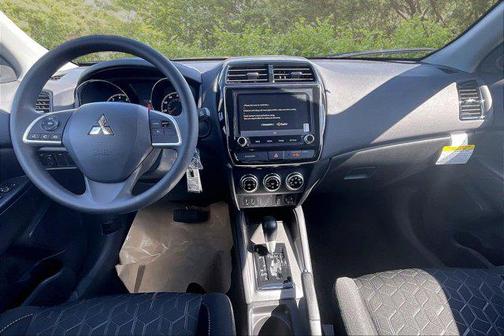 Labrador Black Pearl 2026 Mitsubishi Outlander Sport 2.0 S