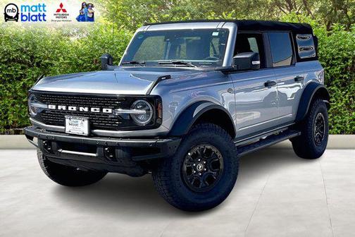 Iconic Silver Metallic 2023 Ford Bronco Wildtrak