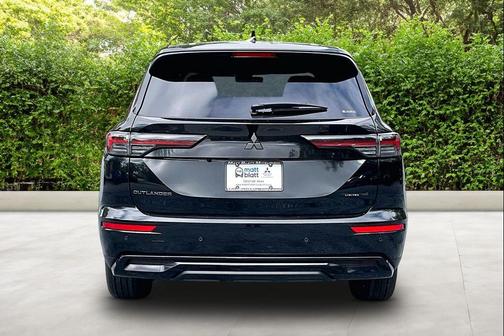 Black Diamond 2026 Mitsubishi Outlander LE S-AWC