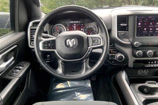 Diamond Black Crystal Pearlcoat 2022 RAM 1500 Big Horn/Lone Star