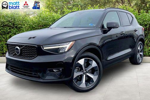 Black Stone 2023 Volvo XC40 B5 Plus Dark Theme