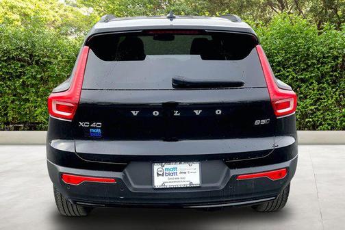 Black Stone 2023 Volvo XC40 B5 Plus Dark Theme