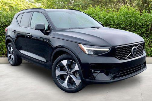 Black Stone 2023 Volvo XC40 B5 Plus Dark Theme