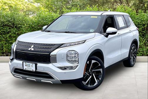 White Diamond 2024 Mitsubishi Outlander SE S-AWC