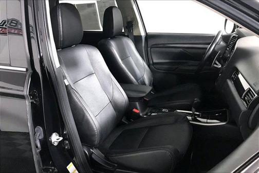 Labrador Black Metallic 2018 Mitsubishi Outlander GT