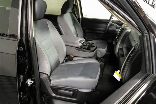 Brilliant Black Crystal Pearlcoat 2016 RAM 1500 Tradesman/Express