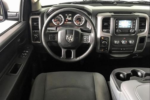 Brilliant Black Crystal Pearlcoat 2016 RAM 1500 Tradesman/Express