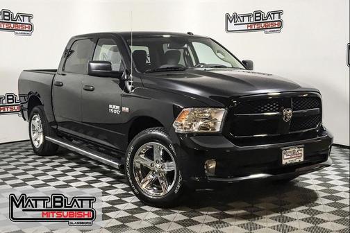 Brilliant Black Crystal Pearlcoat 2016 RAM 1500 Tradesman/Express