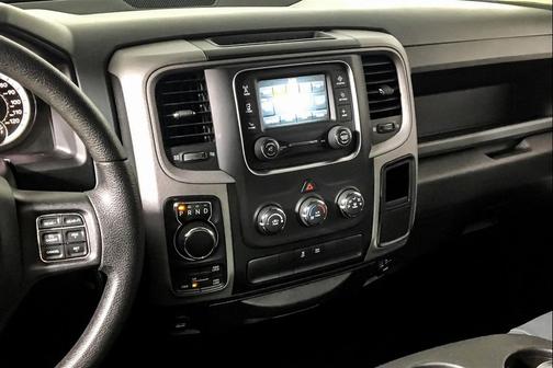 Brilliant Black Crystal Pearlcoat 2016 RAM 1500 Tradesman/Express