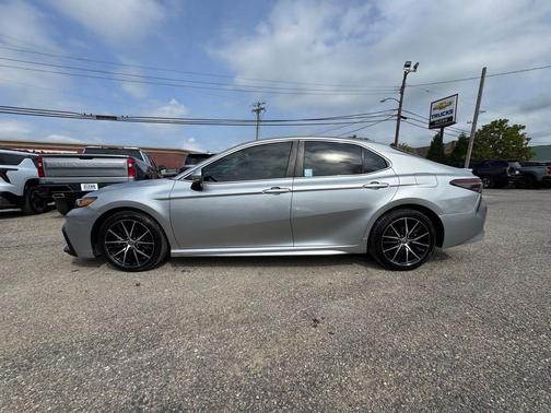 Celestial Silver Metallic 2022 Toyota Camry SE