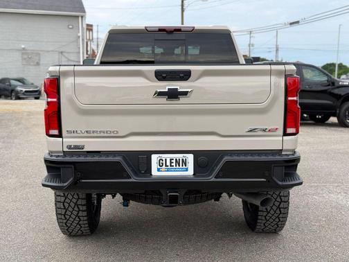 White Sands 2026 Chevrolet Silverado 2500 Crew Cab, Standard Bed, XR2, 4WD