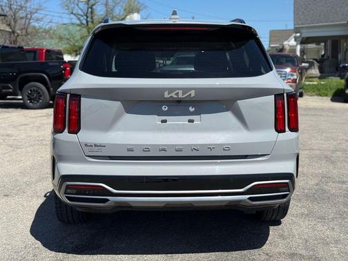 Wolf Gray 2022 Kia Sorento SX