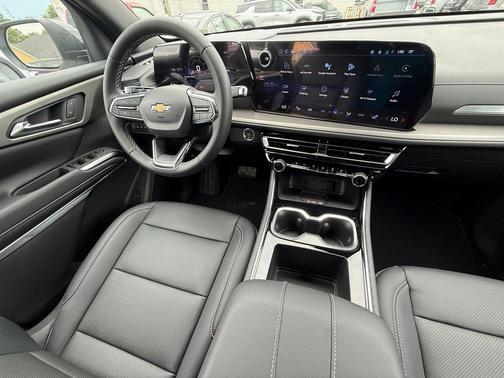 Sterling Gray Metallic 2026 Chevrolet Traverse LT