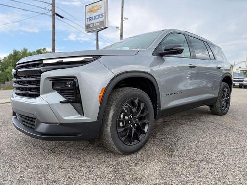 Sterling Gray Metallic 2026 Chevrolet Traverse LT