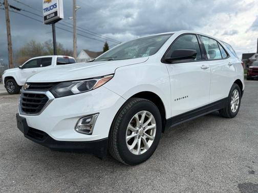 Summit White 2019 Chevrolet Equinox LS