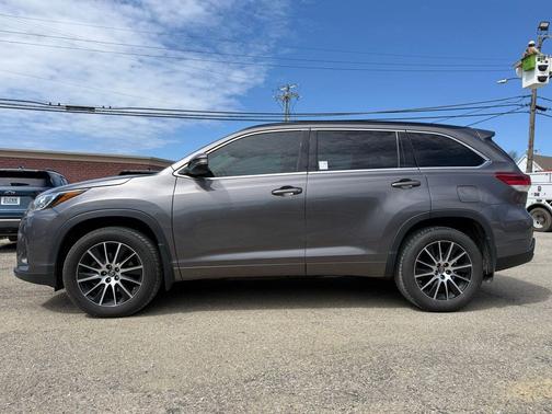 Predawn Gray Mica 2017 Toyota Highlander SE
