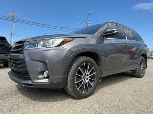 Predawn Gray Mica 2017 Toyota Highlander SE