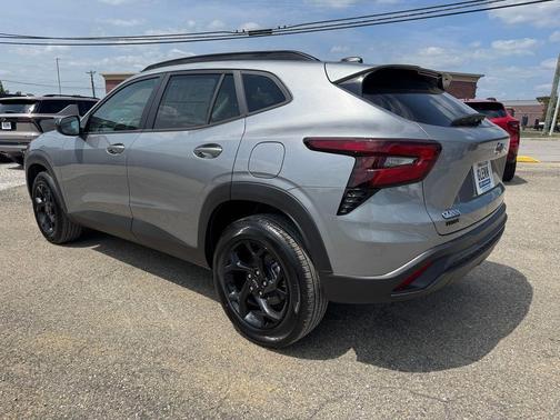 Sterling Gray Metallic 2026 Chevrolet Trax LT