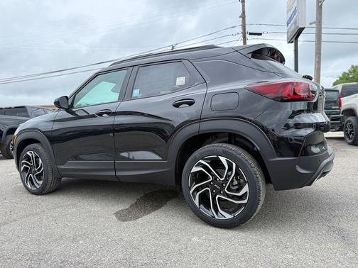 Mosaic Black Metallic 2026 Chevrolet Trailblazer RS