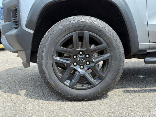 Sterling Grey Metallic 2023 Chevrolet Colorado Trail Boss