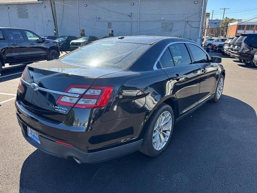 Shadow Black 2017 Ford Taurus Limited