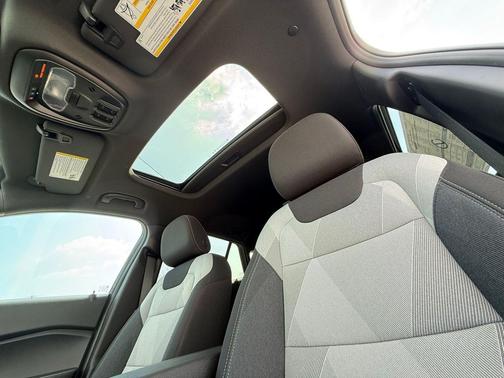 Mosaic Black Metallic 2026 Chevrolet Trax FWD 1RS