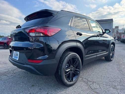 Mosaic Black Metallic 2026 Chevrolet Trailblazer LT