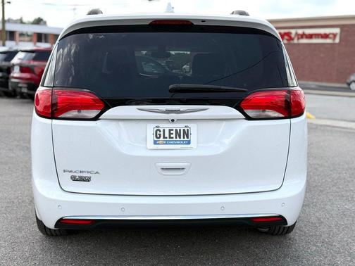 Bright White Clearcoat 2020 Chrysler Pacifica Touring