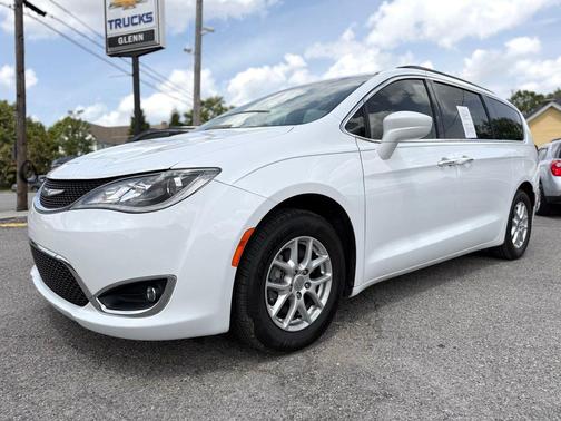 Bright White Clearcoat 2020 Chrysler Pacifica Touring