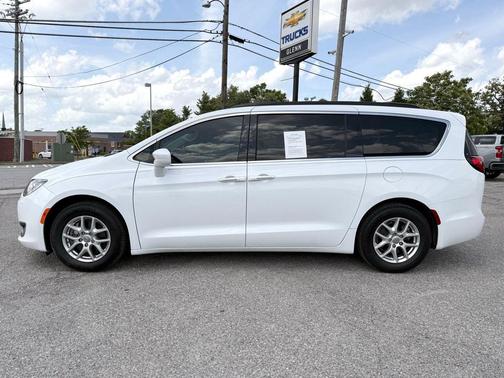 Bright White Clearcoat 2020 Chrysler Pacifica Touring