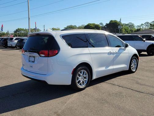 Bright White Clearcoat 2020 Chrysler Pacifica Touring
