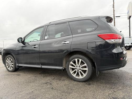 2016 Nissan Pathfinder SV