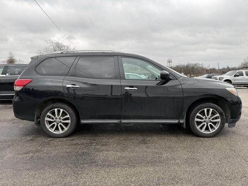 2016 Nissan Pathfinder SV