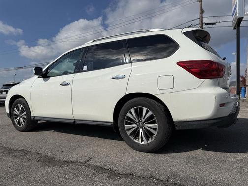 2018 Nissan Pathfinder SV